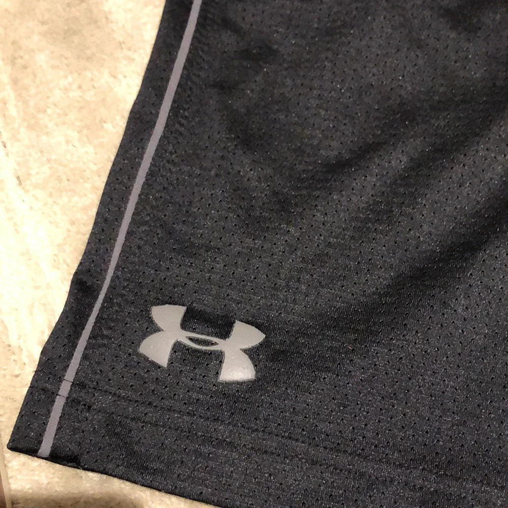 Under armor heat gear. Size medium. Prelove pre worn condition. M. Athletic - Picture 2 of 6